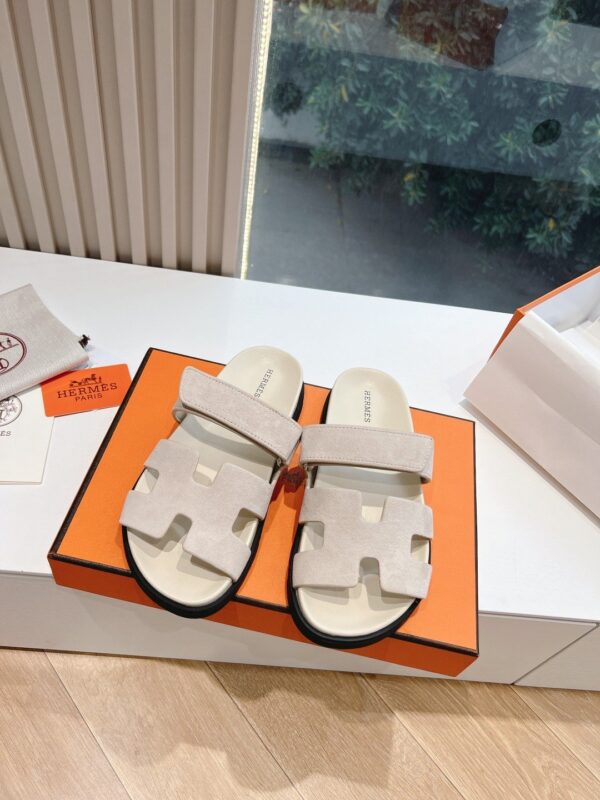 Hermes Beige Sandal - Image 3