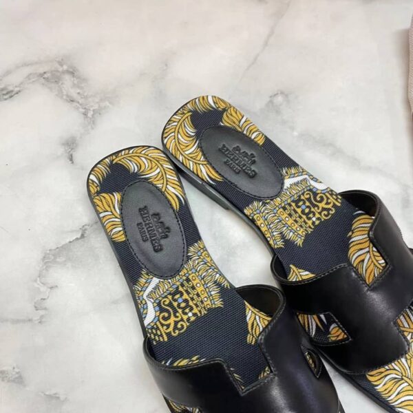 Hermes Oran Floral Canvas Sandals Box Calfskin Spring /Summer Collection, Noir - Image 3