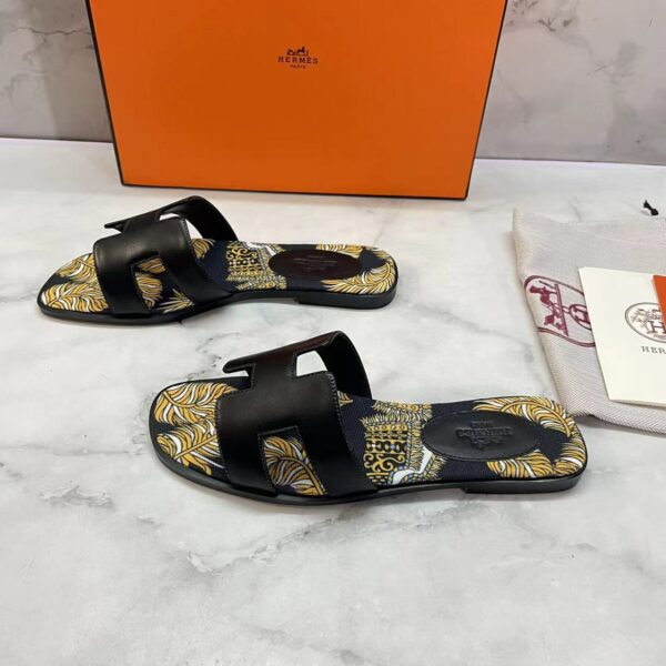 Hermes Oran Floral Canvas Sandals Box Calfskin Spring /Summer Collection, Noir - Image 5