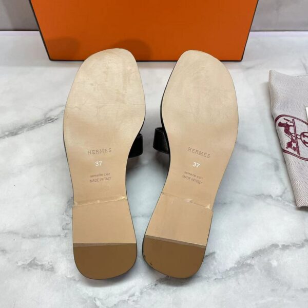Hermes Oran Floral Canvas Sandals Box Calfskin Spring /Summer Collection, Noir - Image 2