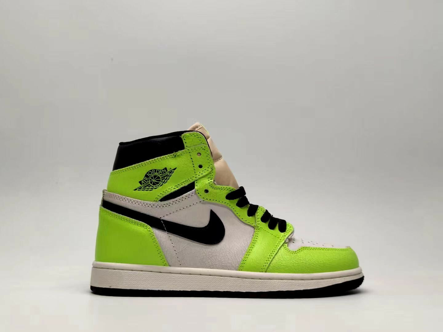 Jordan 1 Retro High OG Visionaire Men size 7 - 12 US, Women size 5.5 - 10 US