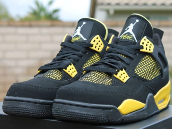 Jordan 4 Retro Thunder (2023) - Image 3