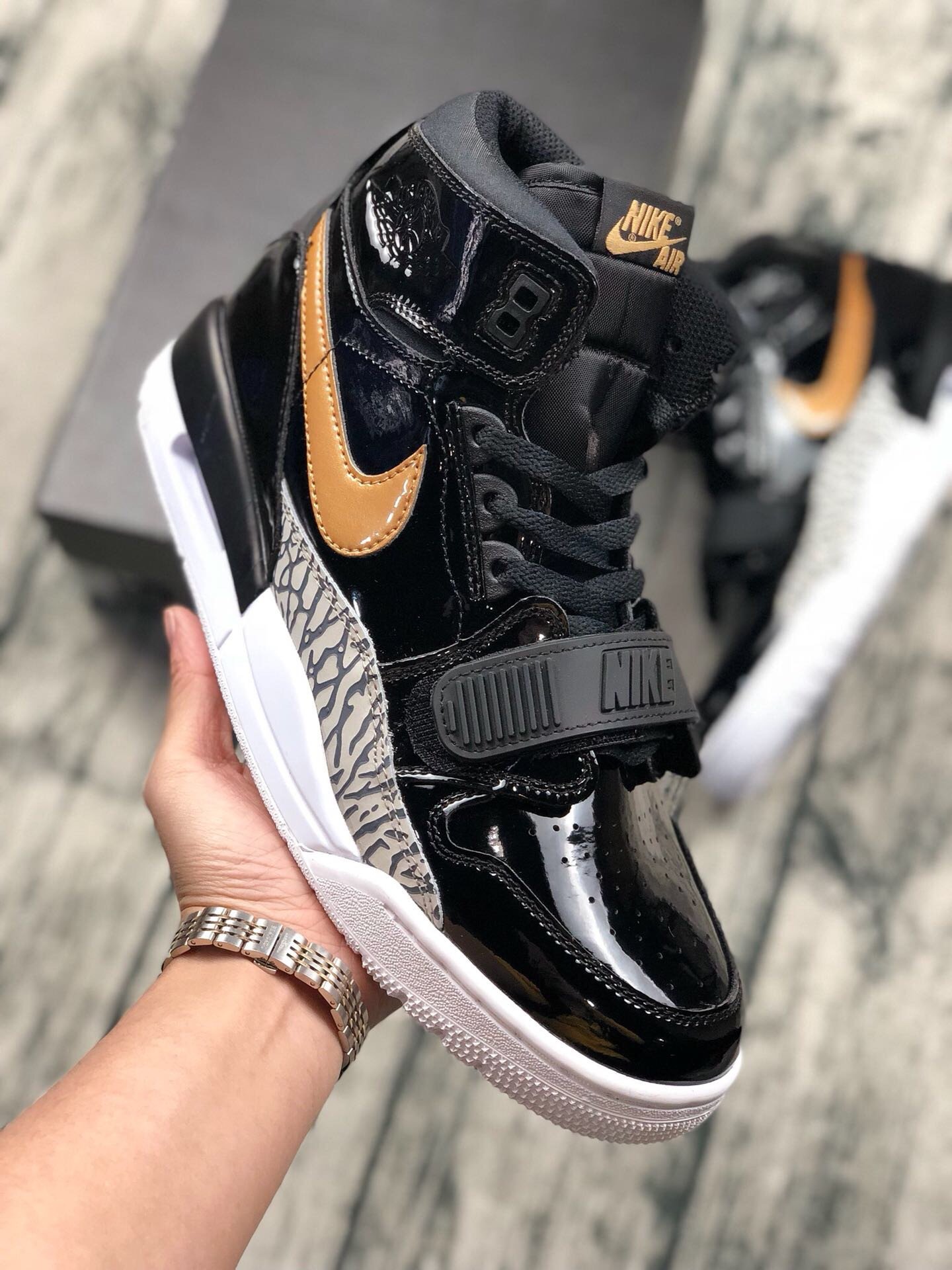Jordan Legacy 312 Black/Gold AV3922-007