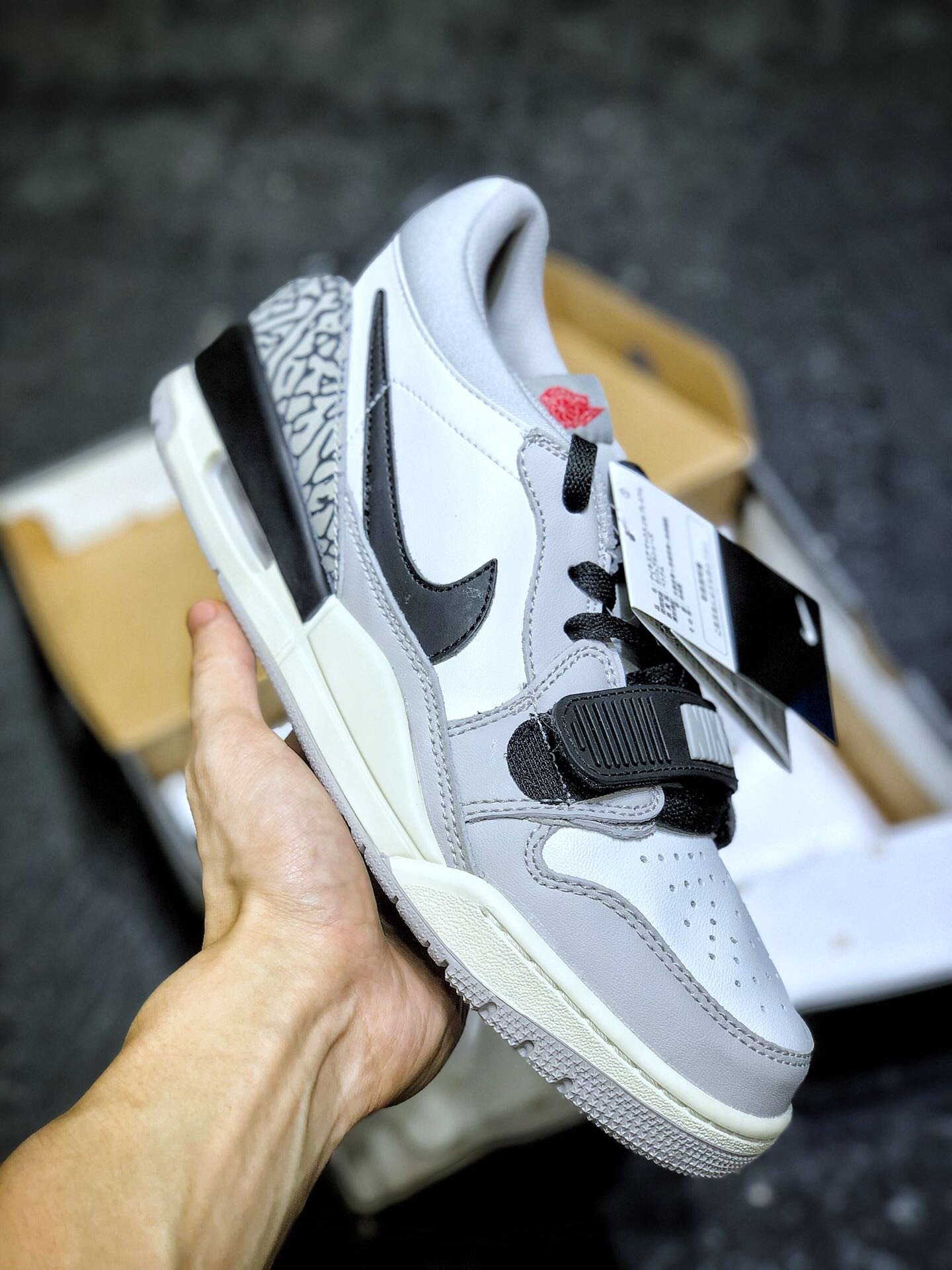 Jordan Legacy 312 Low White/Fire Red CD7069-101