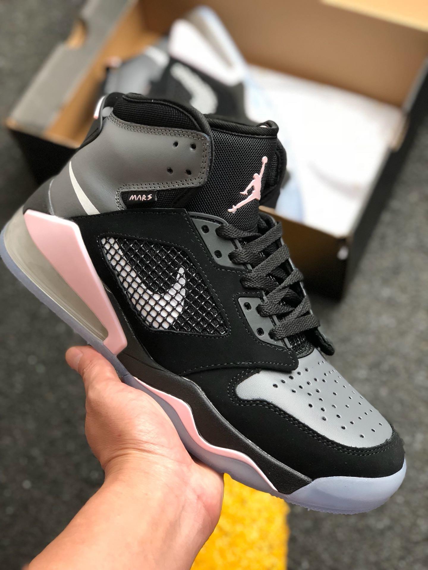 Jordan Mars 270 Black Grey Pink CD7070-002