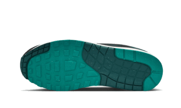 Nike Air Max 1 Liverpool Lebron James - Image 3