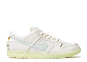Nike Dunk Low SB 'Mummy' Unfading Sneaker