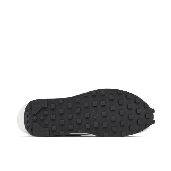 Nike LDWaffle x Sacai White Grey - Image 3