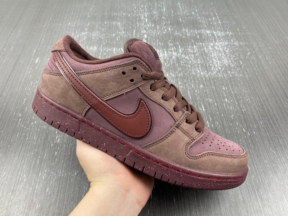 Nike SB Dunk Low PRM "City of Love" FN0619-600