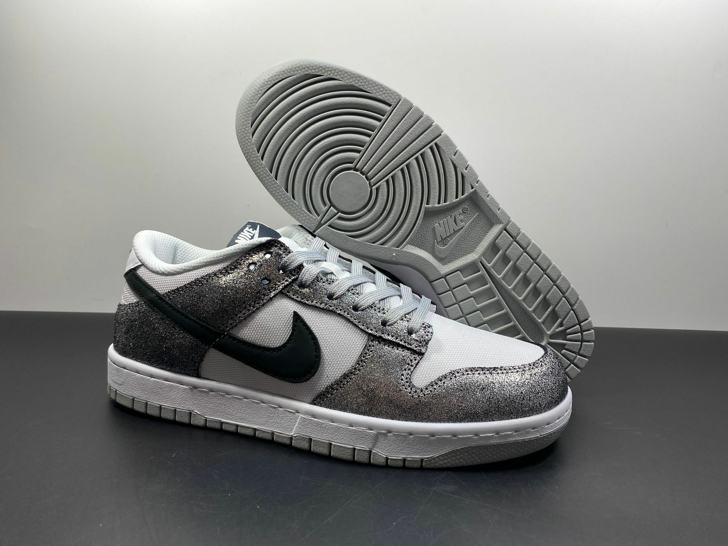 Nike SB Dunk Low Shimmer DO5882-001