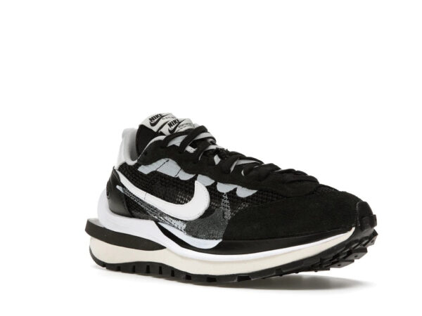 Nike Vaporwaffle sacai Black White - Image 2
