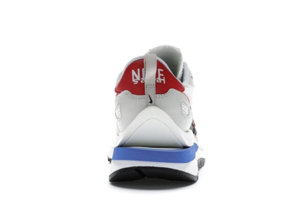 Nike Vaporwaffle sacai Sport Fuchsia Game Royal - Image 4