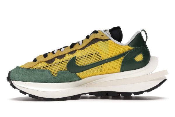 Nike Vaporwaffle sacai Tour Yellow Stadium Green - Image 3