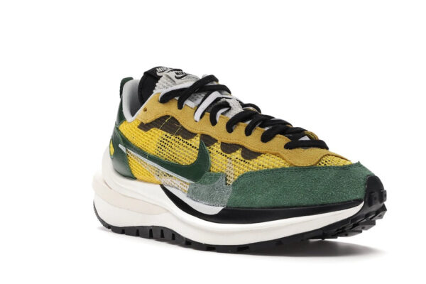 Nike Vaporwaffle sacai Tour Yellow Stadium Green - Image 2
