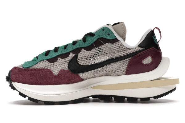 Nike Vaporwaffle sacai Villain Red Neptune Green - Image 3