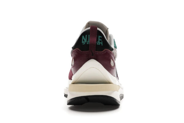 Nike Vaporwaffle sacai Villain Red Neptune Green - Image 4