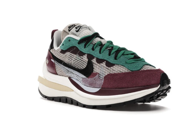 Nike Vaporwaffle sacai Villain Red Neptune Green - Image 2