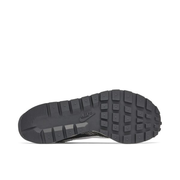 Sacai x Nike Vaporwaffle Black White - Image 3