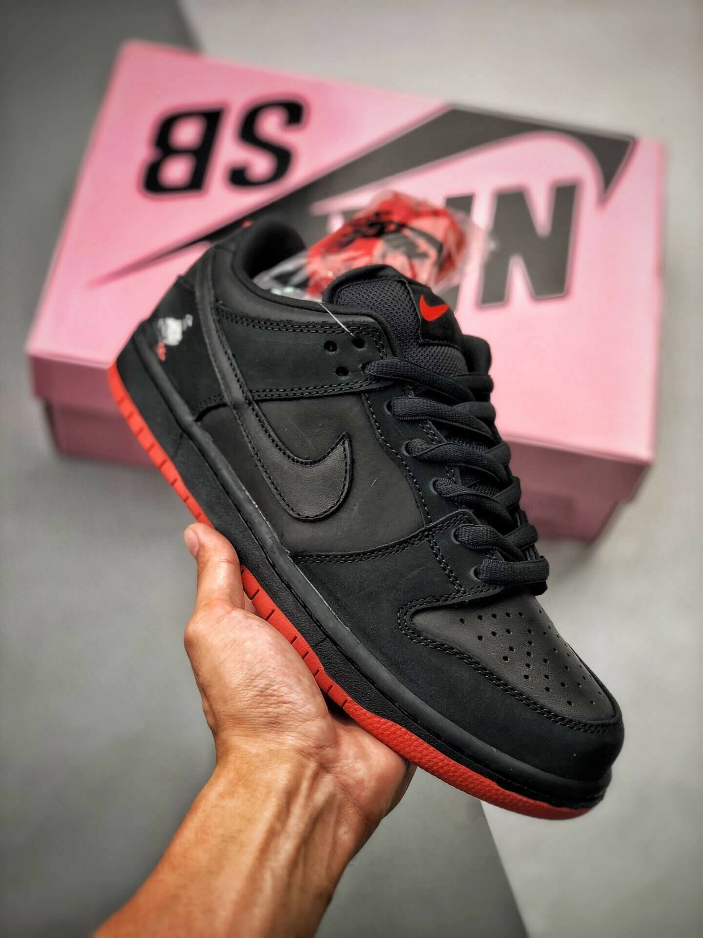 Sb Dunk Low Black Pigeon  u2013 883232-008 Women u2019s Size 5.5  u2013 10.5 Us