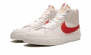 SB ZOOM BLAZER MID "Summmit White / University Red"