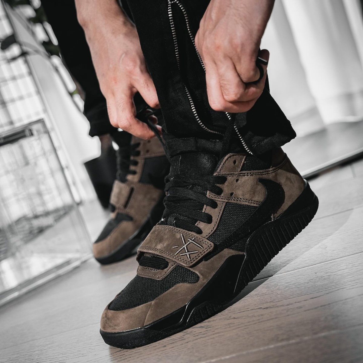 Travis Scott x Jordan Jumpman Jack TR "Dark Mocha" FZ8117-201