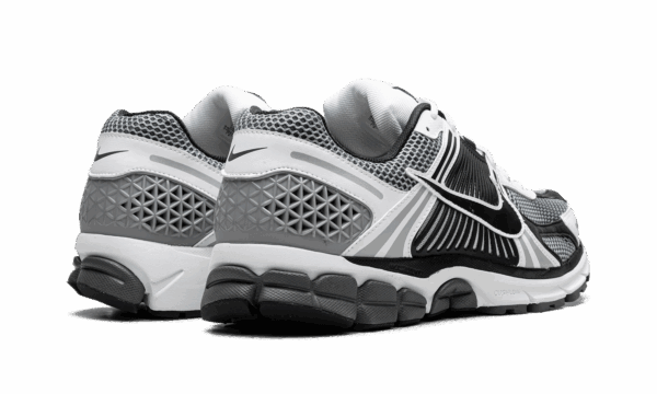 Zoom Vomero 5 SE SP "Black / Metallic Silver" - Image 3