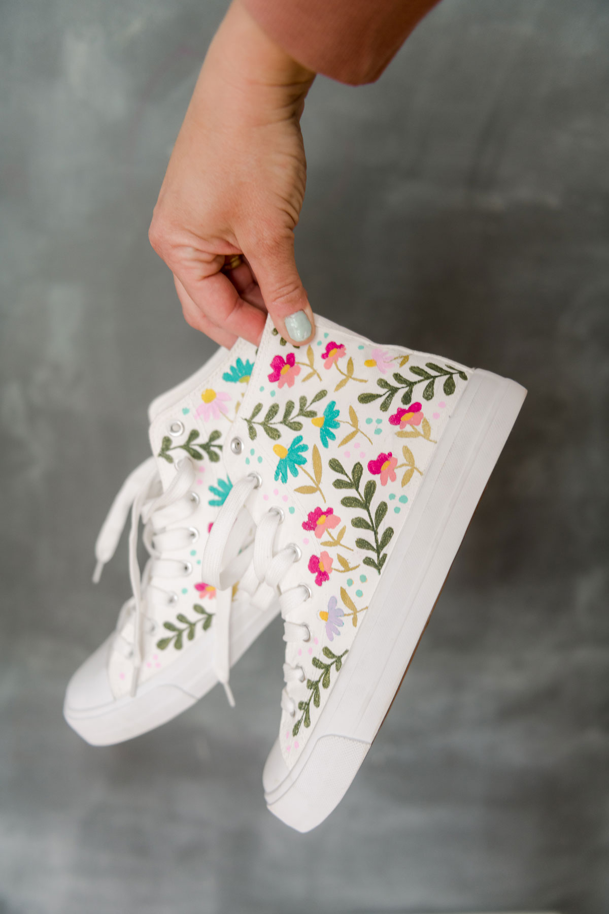 Women's Flowers Painted White Shoes SUMMER WILDFLOWERS Low Top Shoes